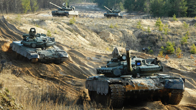 NATO: Rosja ma tysiące żołnierzy<br />
i setki czołgów na Ukrainie
